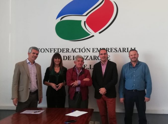 Imagen de los firmantes del acuerdo de colaboración