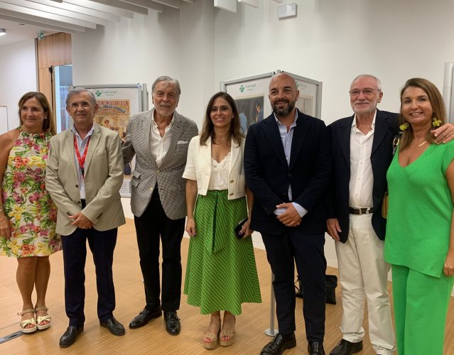Sonia Medrano, directora Territorial Sur, Luis Utrilla, presidente de la Asamblea Provincial de Cruz Roja, Antonio José Millán, director de la Cátedra AXA de Prevención, Silvia Vela, directora de Comunicación y RRII, Óscar Bujalance, director Provincial de la Tesorería General de la Seguridad Social, José Almirón, vicepresidente segundo del Colegio de Graduados Sociales de Málaga, y Cristina Rivera, directora de la delegación de Fuengirola