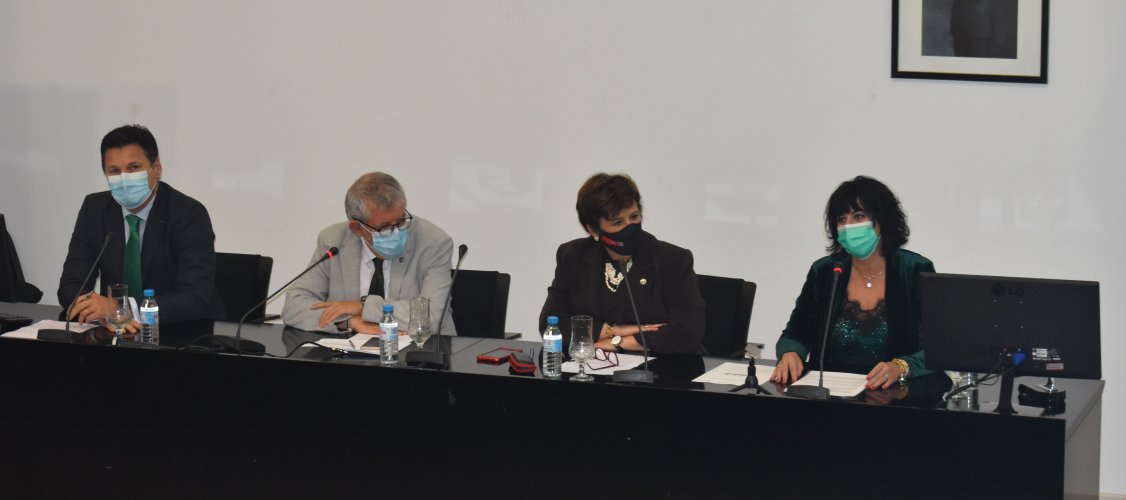 Autoridades participantes en la inauguración de la Exposición 