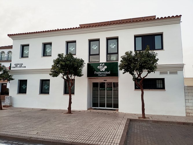 Fachada del centro asistencial de Fraternidad-Muprespa en Osuna