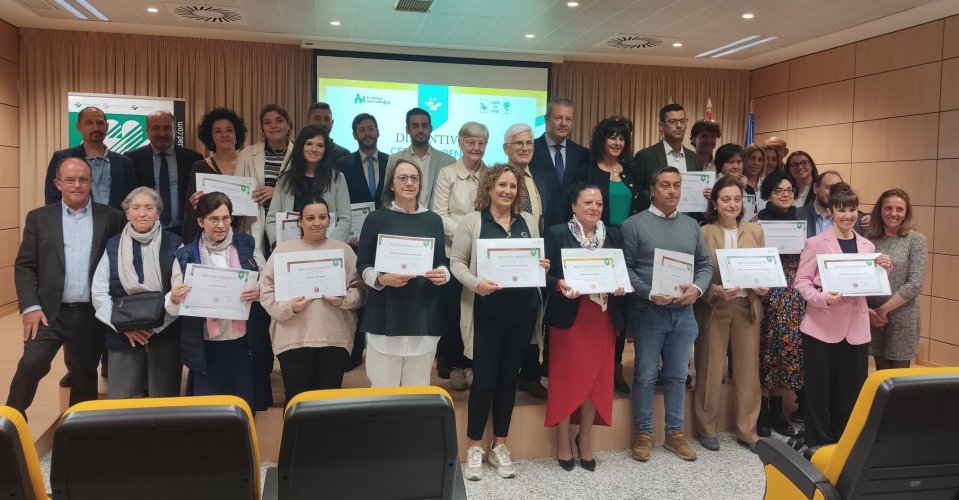 Foto de grupo de los representantes de empresas presentes en el acto 