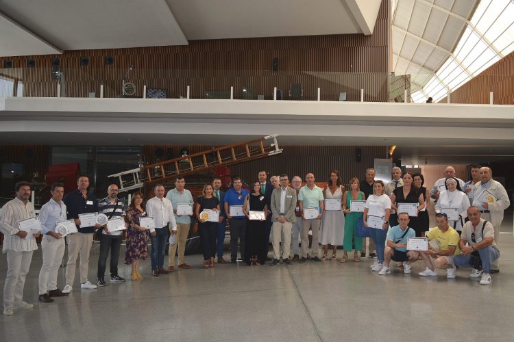 Foto de grupo de los representantes de empresas presentes