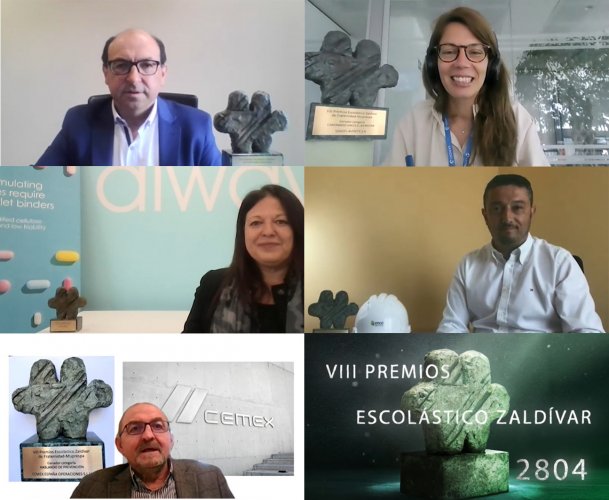 Foto de los representantes de las empresas ganadoras