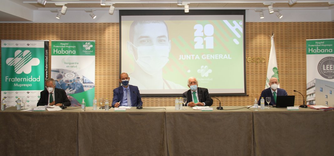 De izquierda a derecha: Rafael Domenech, Director del Centro de Asesoría y Servicios Jurídicos de Fraternidad-Muprespa, Bartolomé Lora, vicepresidente de Fraternidad-Muprespa, Carlos Espinosa de los Monteros, presidente de Fraternidad-Muprespa, y Carlos Aranda, director Gerente de Fraternidad-Muprespa