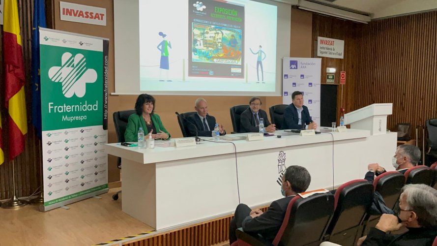 Imagen de los representantes de las instituciones, durante el acto de inauguración 