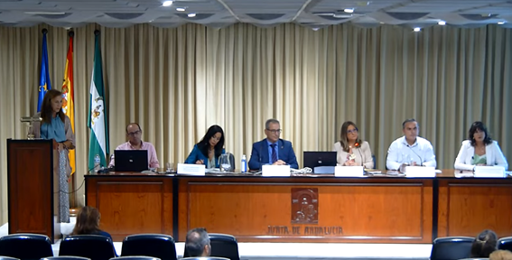 Imagen de los ponentes participantes en la mesa