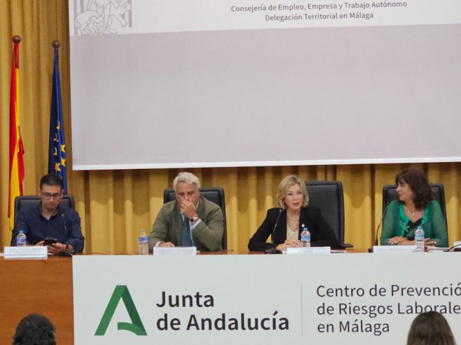 Integrantes de la mesa inaugural de la jornada, a la derecha, Natalia Fdez. Laviada, subdirectora General de Prevención, Calidad y Comunicación de Fraternidad-Muprespa