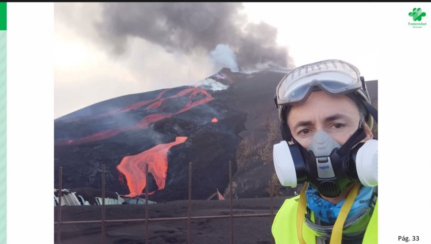 Julio López, ingeniero del IGME, durante una jornada de trabajo en La Palma