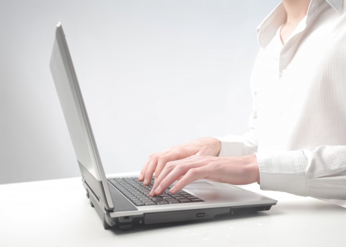 Siete de cada diez trabajadores de las empresas firmantes teletrabajan 